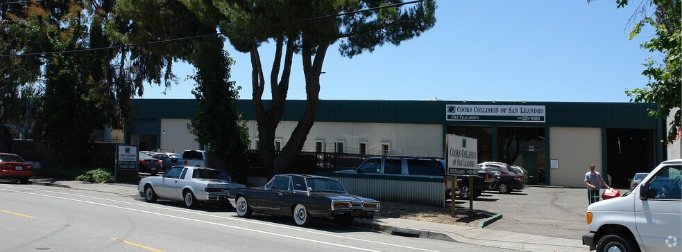 More Photos Of 2761-2763 Teagarden St, San Leandro Warehouse For Sale