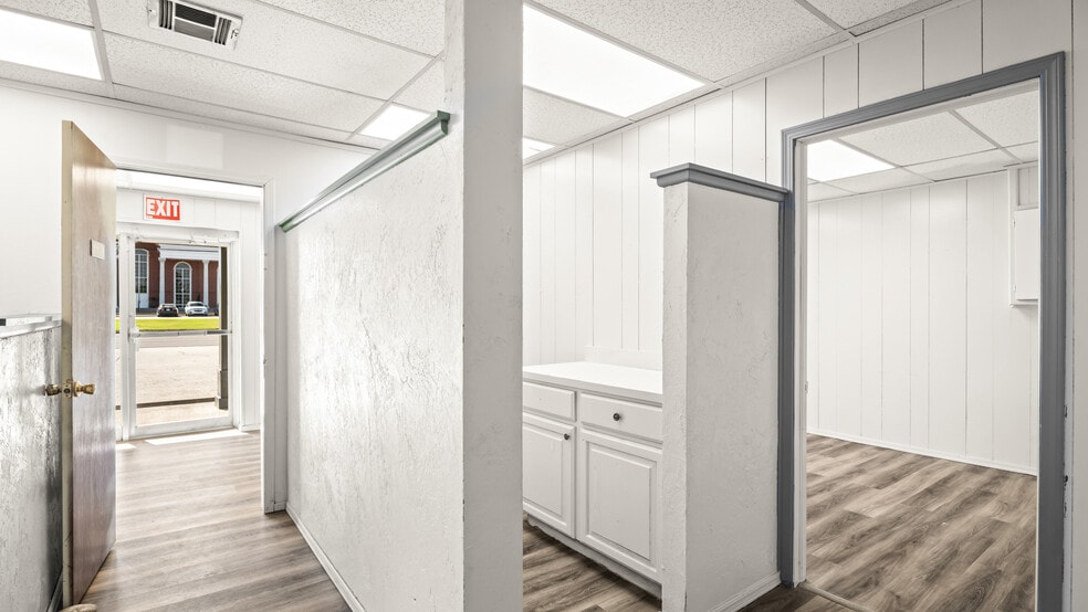 More Photos Of 8720 S Penn Ave, Oklahoma City Office For Sale