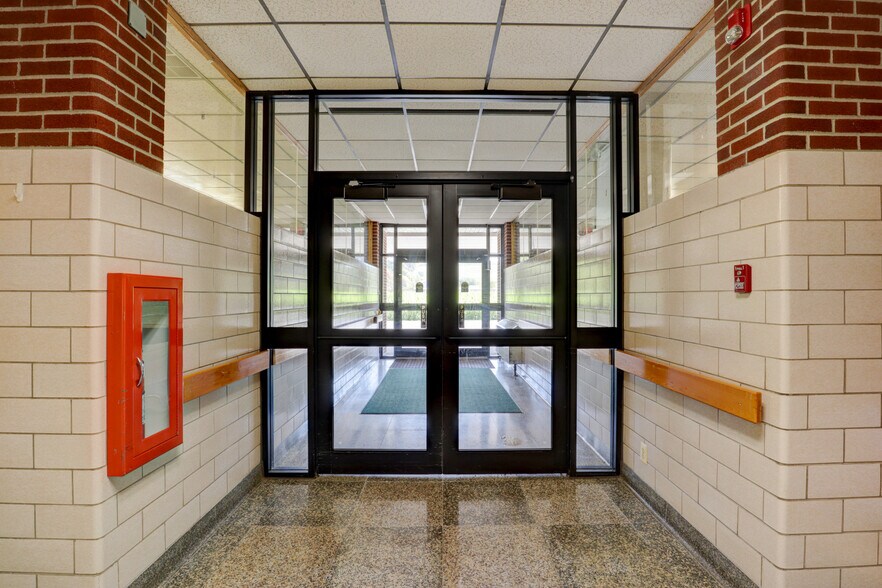 More Photos Of 4960 Hill Rd, Kennedy Schools For Sale