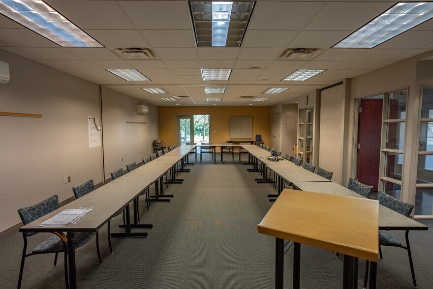 More Photos Of 320 Bilmar Dr, Pittsburgh Office For Sale