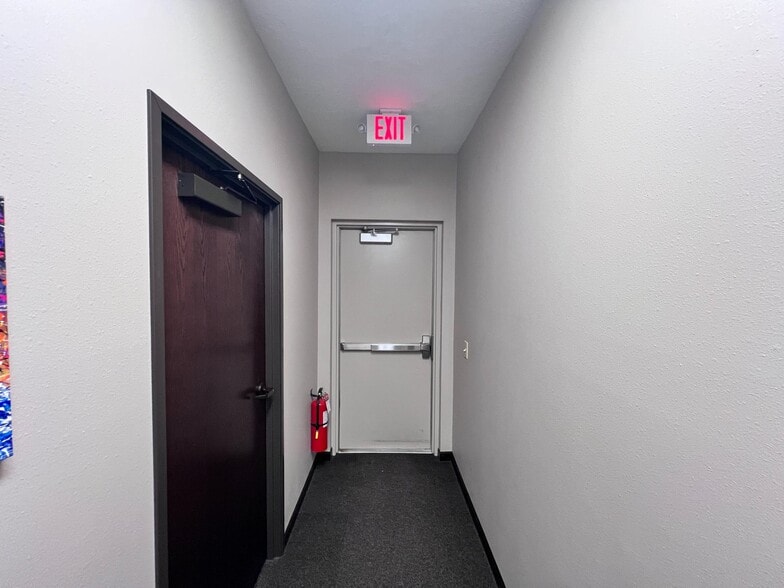 More Photos Of 1002 E Philip Ave, North Platte Office For Sale