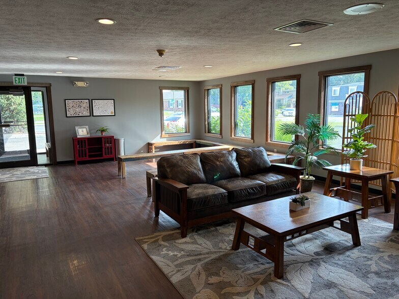 More Photos Of 1 Oakview Dr, Monticello Office For Sale
