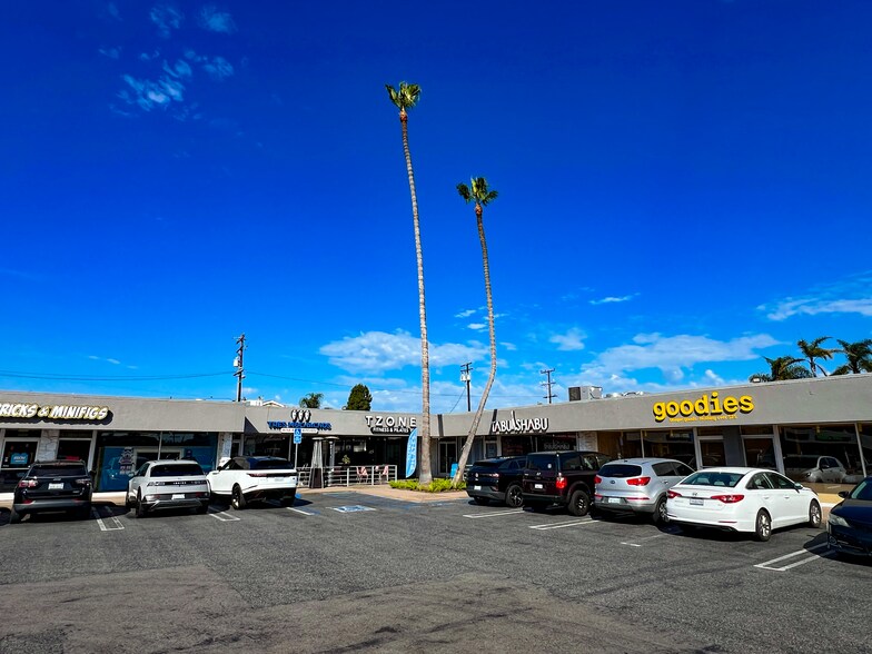 More Photos Of 333 E 17th St, Costa Mesa Freestanding For Sale