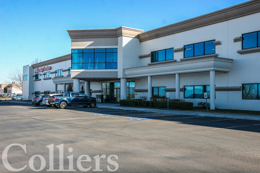 More Photos Of 1550 S Tech Ln, Meridian Showroom For Lease