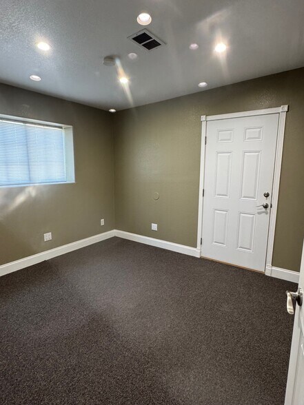 More Photos Of 100 S Canyonwood Dr, Dripping Springs Unknown For Lease