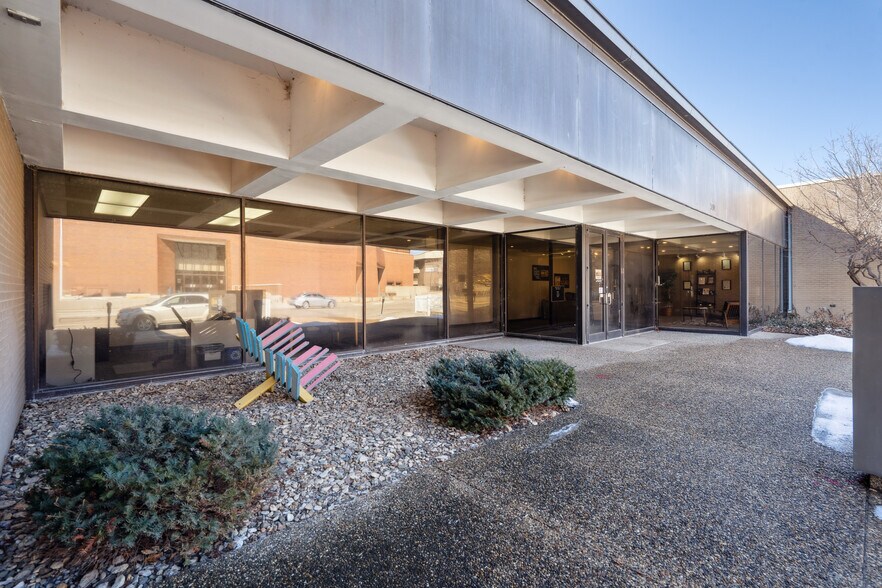 More Photos Of 512 Jefferson Street, Waterloo Office Residential For Sale