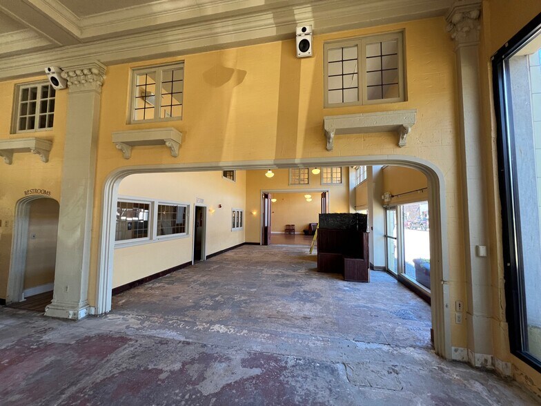 More Photos Of 520 4th Ave E, Olympia Restaurant For Sale