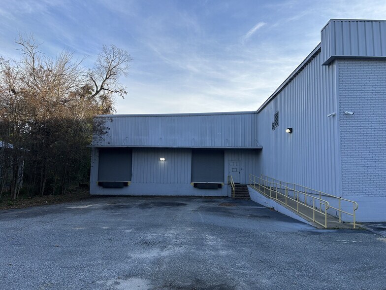 More Photos Of 518 W Roosevelt Ave, Albany Warehouse For Sale