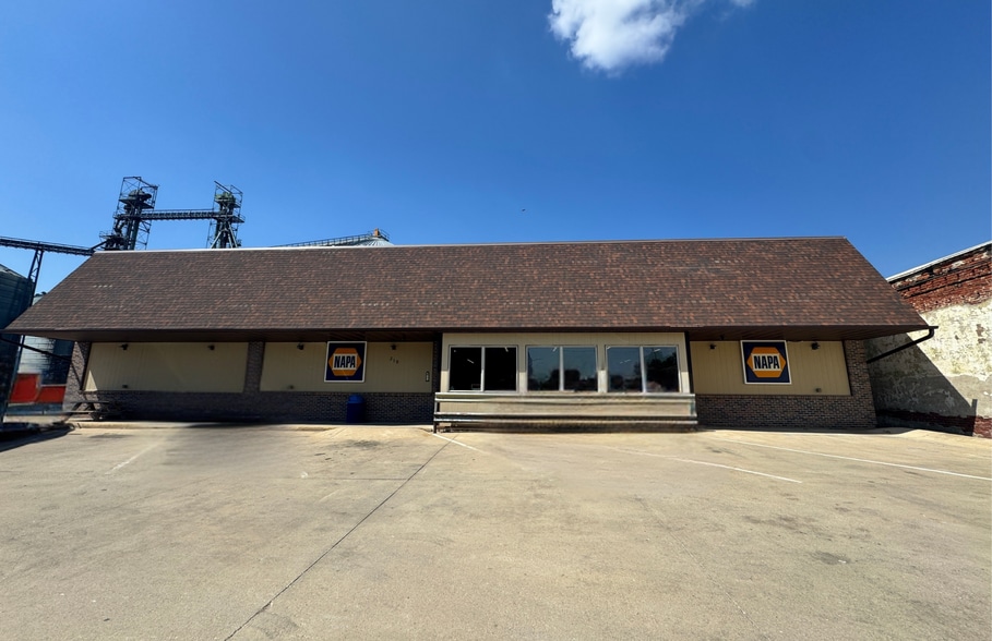 Primary Photo Of 319 5th St, Correctionville Freestanding For Sale