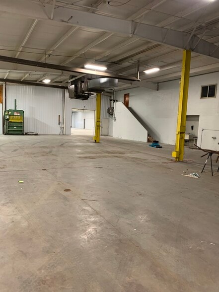 More Photos Of 3146 Market St, Green Bay Warehouse For Sale