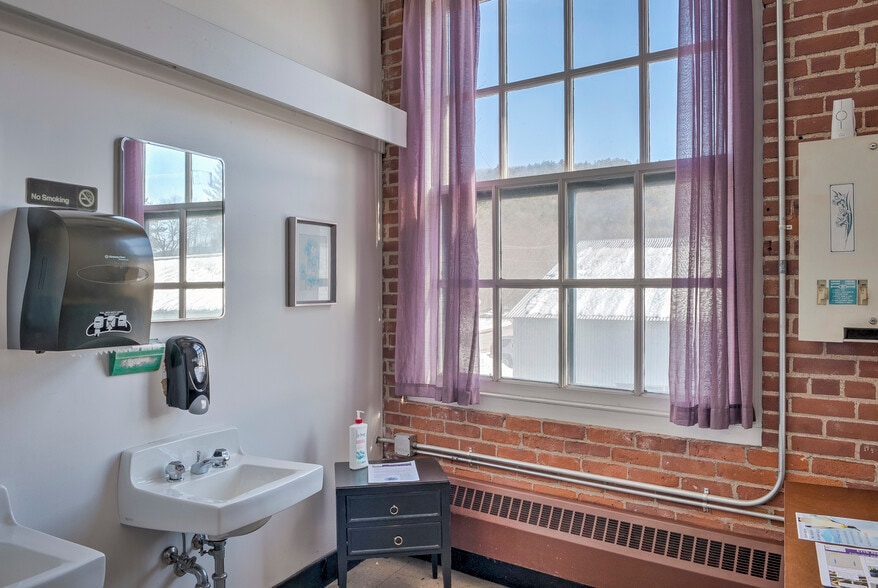 More Photos Of 96 Congress St, Keene Refrigeration Cold Storage For Sale