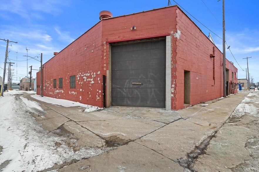 More Photos Of 3701 N Holton St, Milwaukee Manufacturing For Sale
