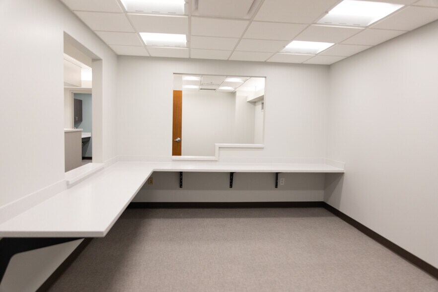 More Photos Of 17030 Lakeside Hills Plz, Omaha Medical For Lease