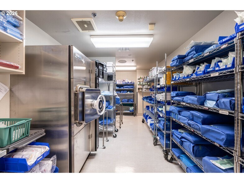 More Photos Of , Coos Bay Office For Sale