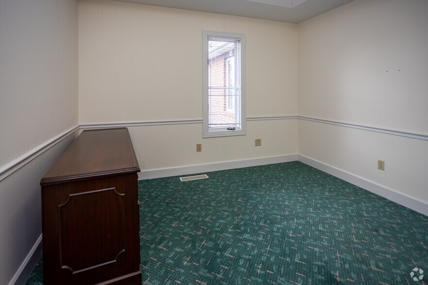 More Photos Of 236 Miller Ave, Crossville Medical For Sale