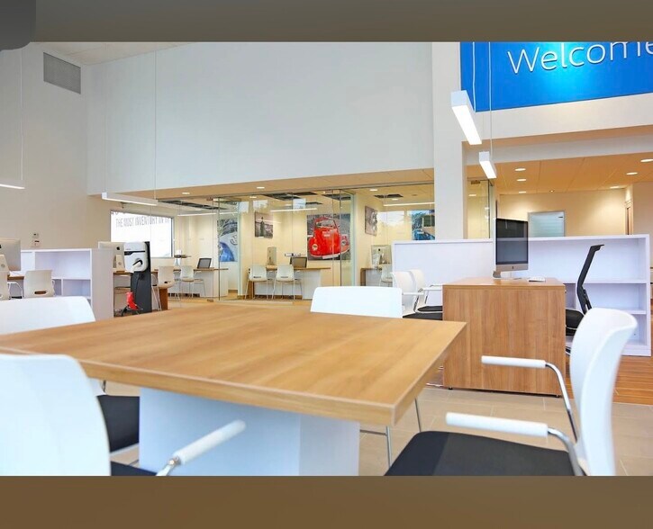 Primary Photo Of 5226 Kings Hwy, Brooklyn Auto Dealership For Lease