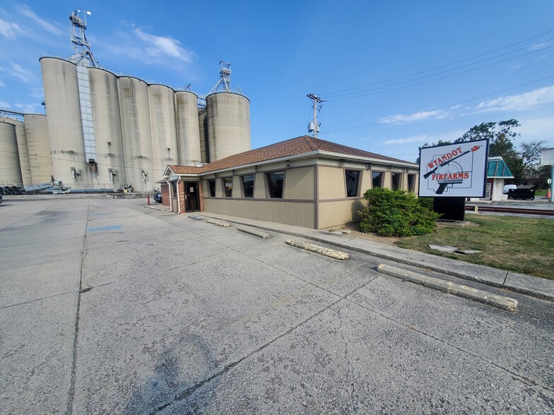 Primary Photo Of 120 N Warpole St, Upper Sandusky Storefront For Sale