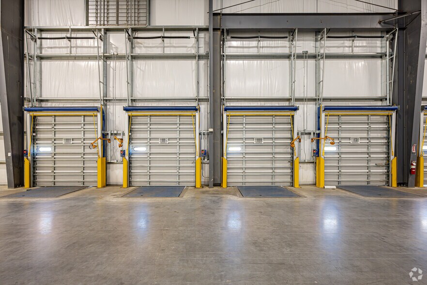 More Photos Of 2070 Commercial Dr, Port Allen Industrial For Sale