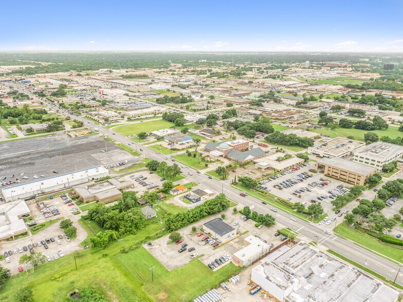 More Photos Of 3095 College St, Beaumont Medical For Sale