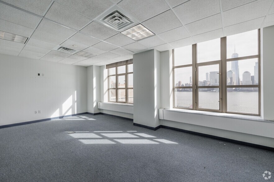 More Photos Of 15 Exchange Pl, Jersey City Office For Lease