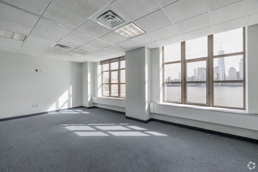 More Photos Of 15 Exchange Pl, Jersey City Office For Lease