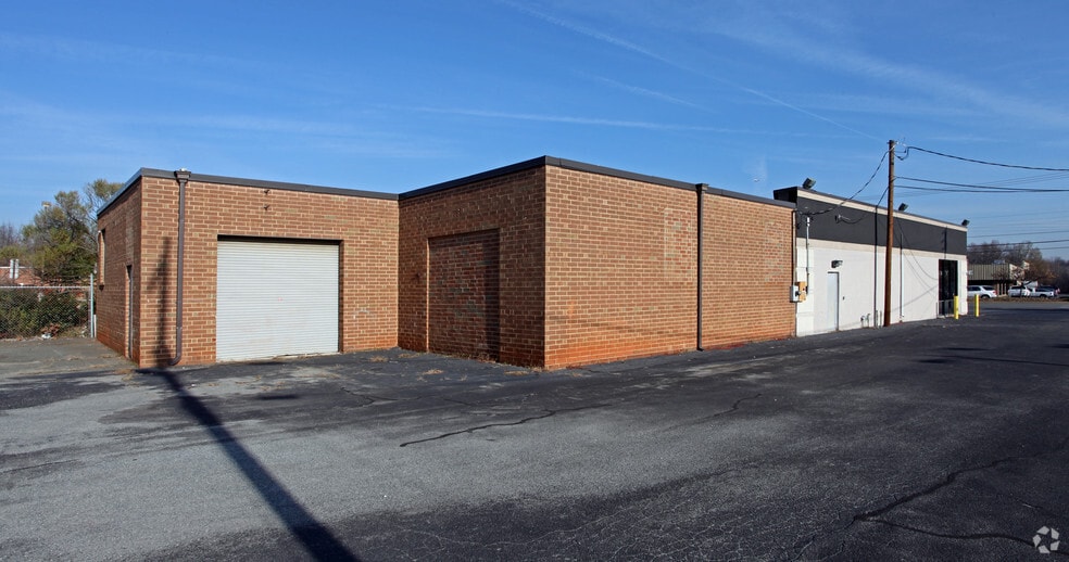 More Photos Of 3109 Freedom Dr, Charlotte Freestanding For Lease