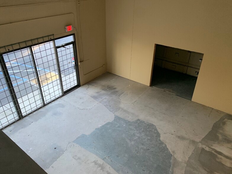 More Photos Of 720 Olive Dr, Davis Warehouse For Lease