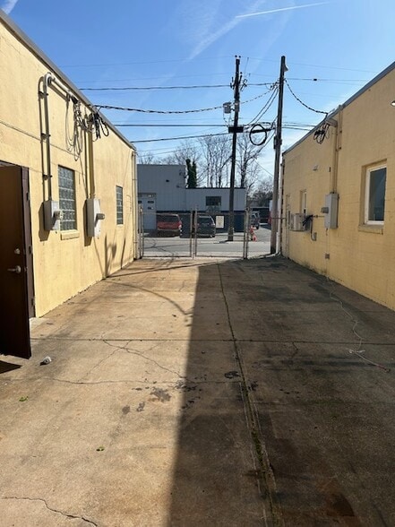 More Photos Of 21 Brookside Dr, Wilmington Industrial For Sale