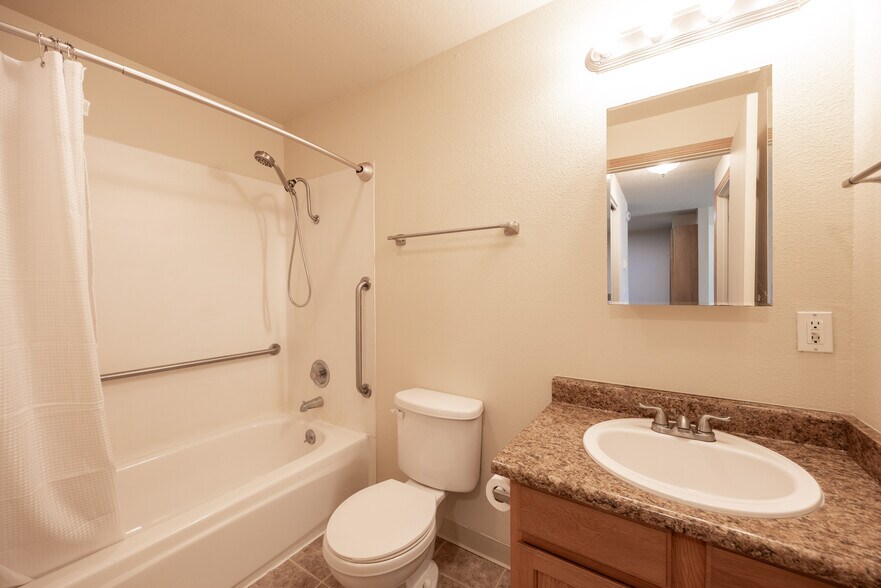 More Photos Of 1100-1105 S Pearl St, Centralia Apartments For Sale