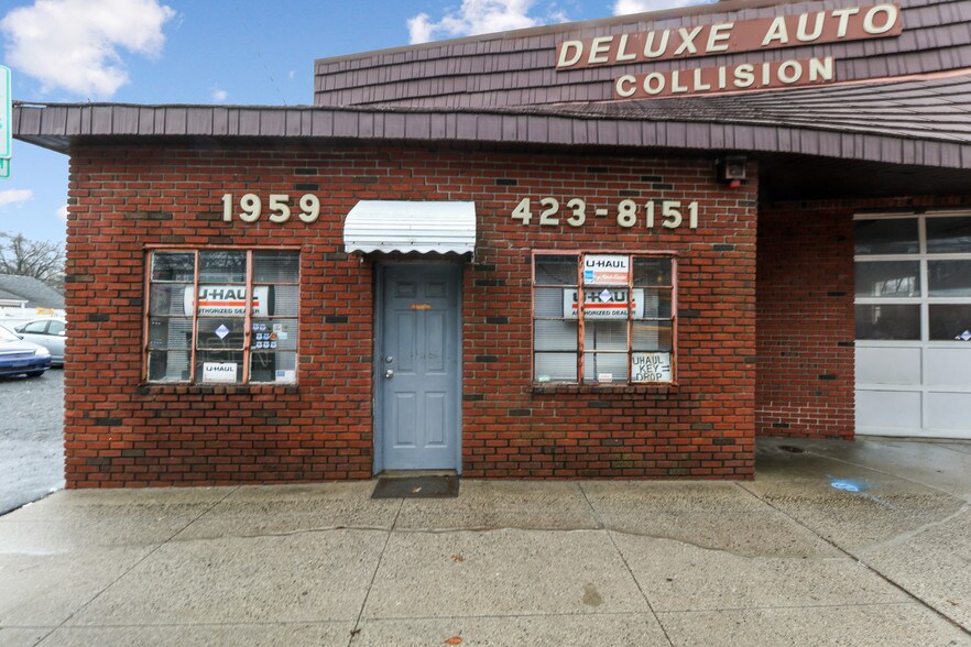 More Photos Of 1959 New York Ave, Huntington Station Auto Repair For Sale