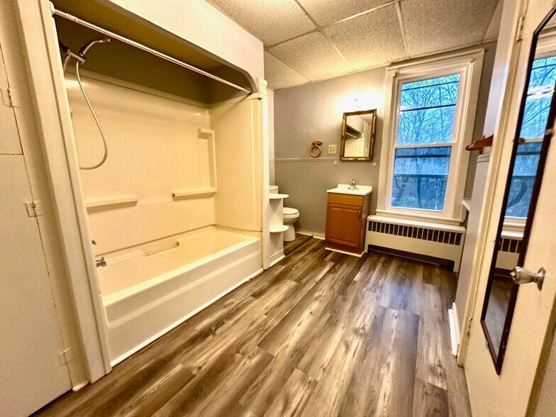 More Photos Of 862 Iron Ridge Rd, Spring Grove Apartments For Sale