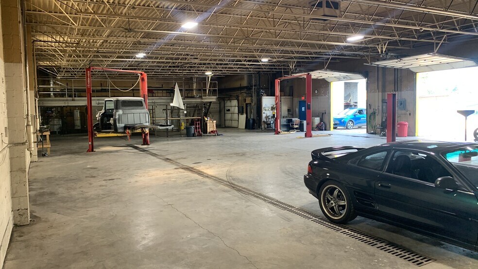 More Photos Of 100 E Saint Louis Ave, East Alton Light Distribution For Lease