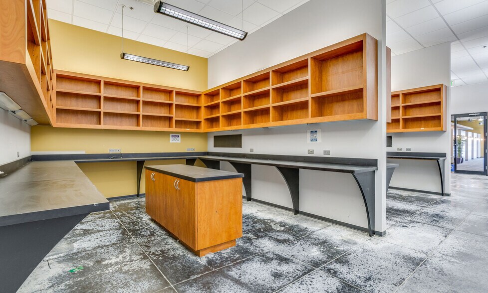 More Photos Of 200 Greenleaf St, Fort Worth Industrial For Sale