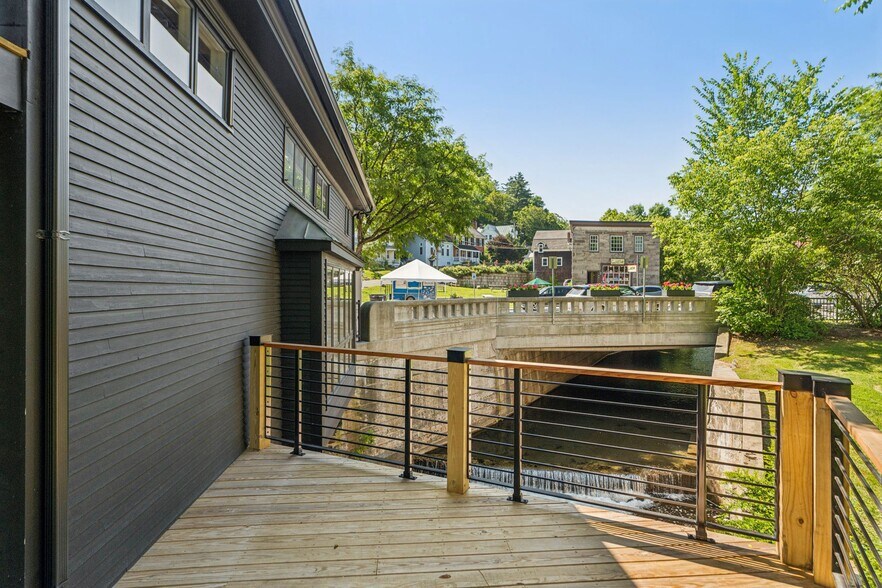 More Photos Of 26 Central St, Woodstock General Retail For Sale