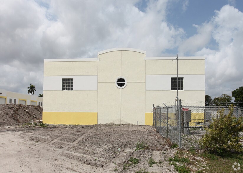 More Photos Of 2937 Ravenswood Rd, Fort Lauderdale Self Storage For Sale
