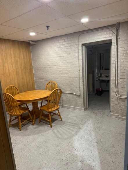 More Photos Of 4227 W 43rd St, Chicago Warehouse For Lease