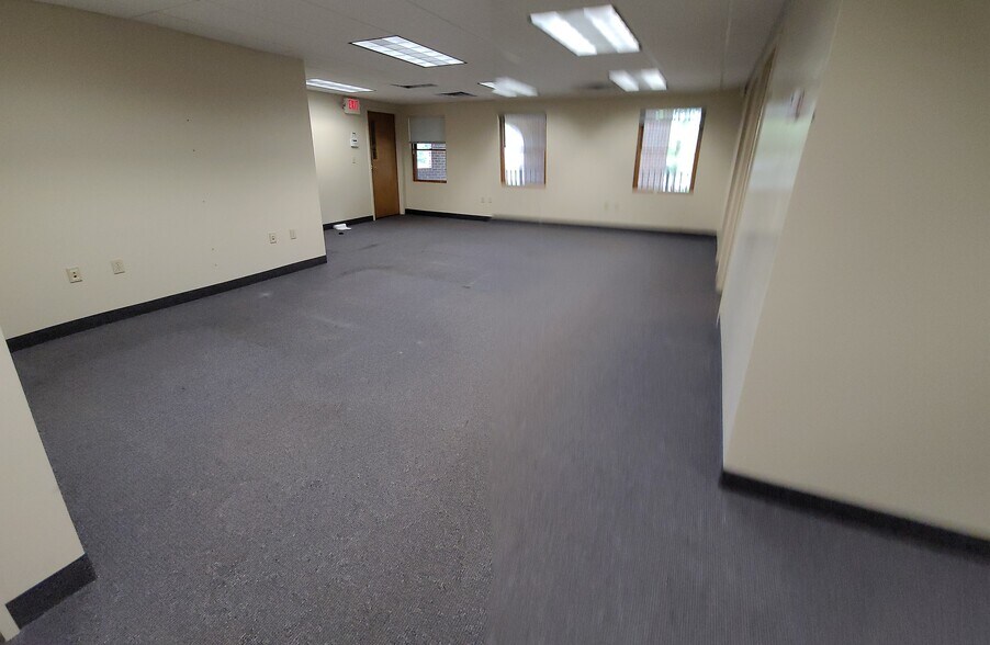 More Photos Of 3600 Brecksville Rd, Richfield Light Distribution For Lease