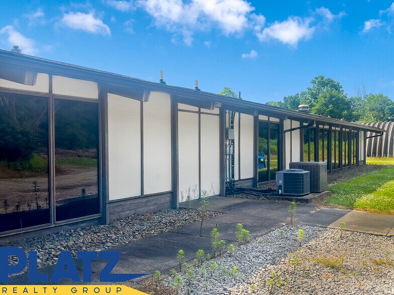 More Photos Of 1372 Youngstown Kingsville Rd SE, Vienna Office For Lease