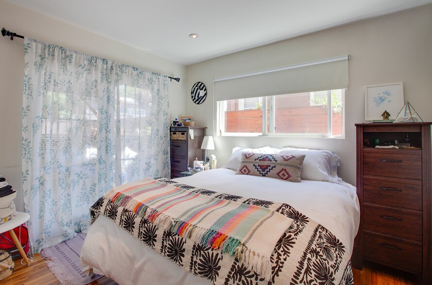 More Photos Of 565 Westminster Ave, Venice Apartments For Sale