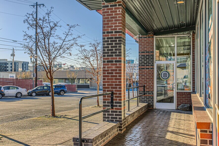 More Photos Of 808 Harney St, Vancouver Storefront Retail Office For Lease