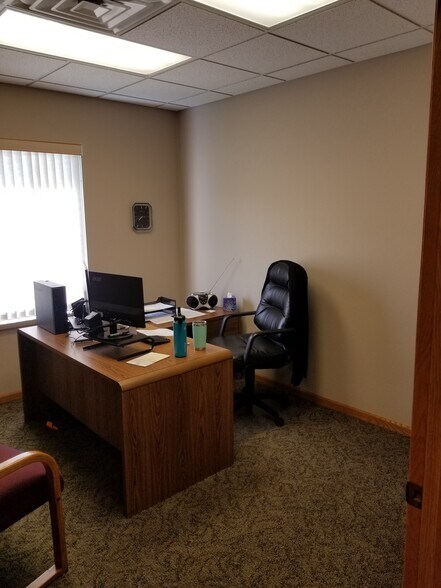 More Photos Of 1345A North Rd, Green Bay Medical For Lease