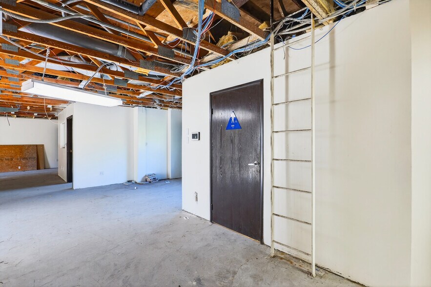 More Photos Of 5411 Valley Blvd, Los Angeles Warehouse For Lease