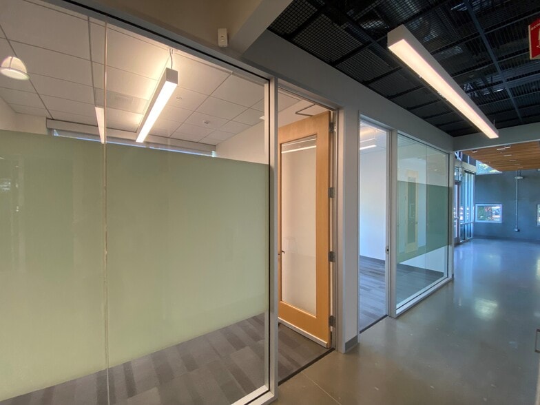 More Photos Of 1987 Leghorn St, Mountain View Office For Lease