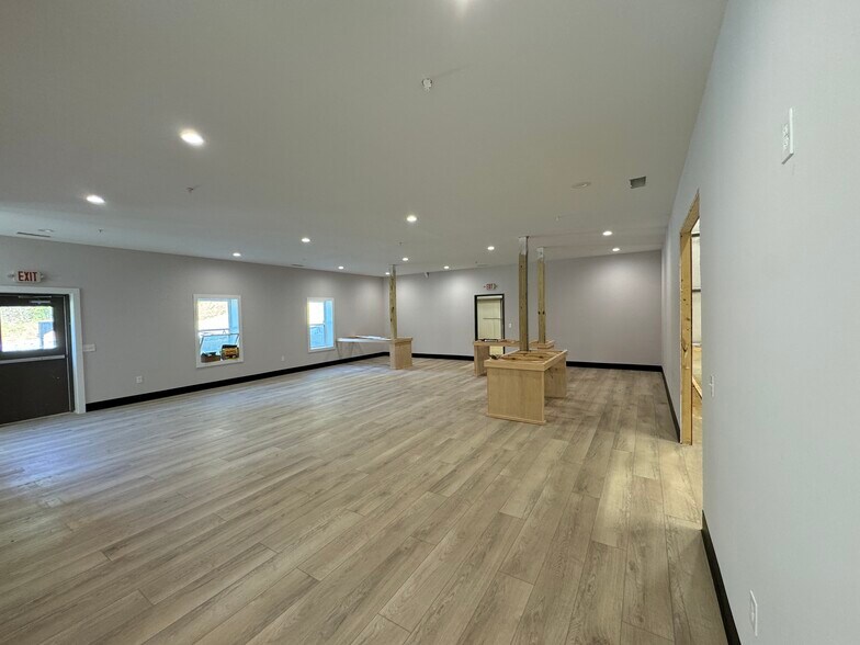 More Photos Of 61 Toto Creek Park Rd, Dawsonville Warehouse For Sale