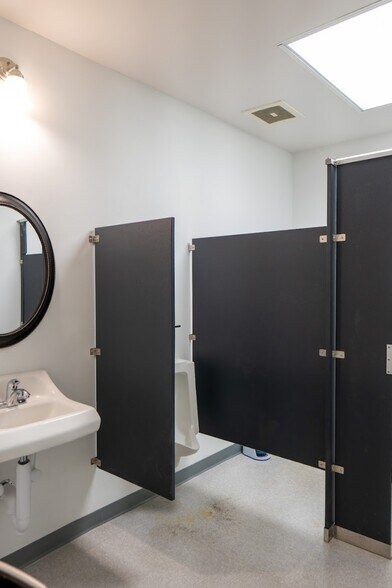 More Photos Of 135 Industrial Dr N, Madison Warehouse For Sale