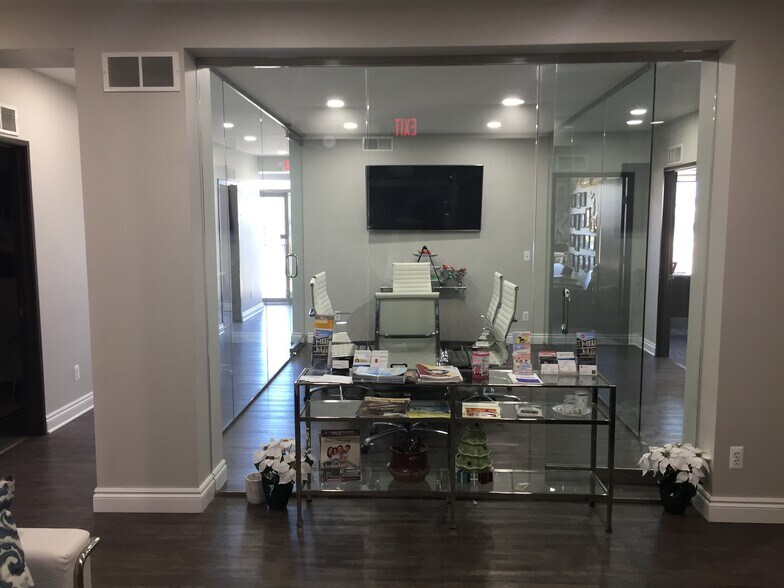More Photos Of 33060 Northwestern Hwy, West Bloomfield Loft Creative Space For Sale