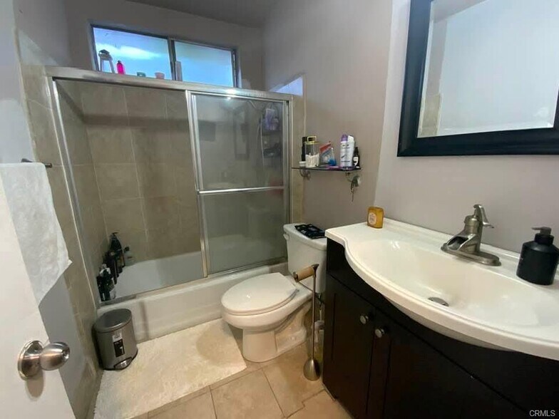 More Photos Of 5665 Franklin Ave, Los Angeles Apartments For Sale