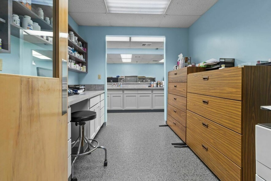 More Photos Of 150 Mensa Dr, Noblesville Office For Sale