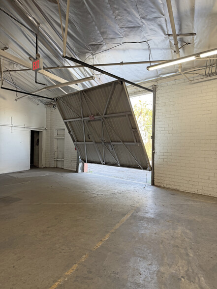 More Photos Of 11501 Hart St, North Hollywood Manufacturing For Lease