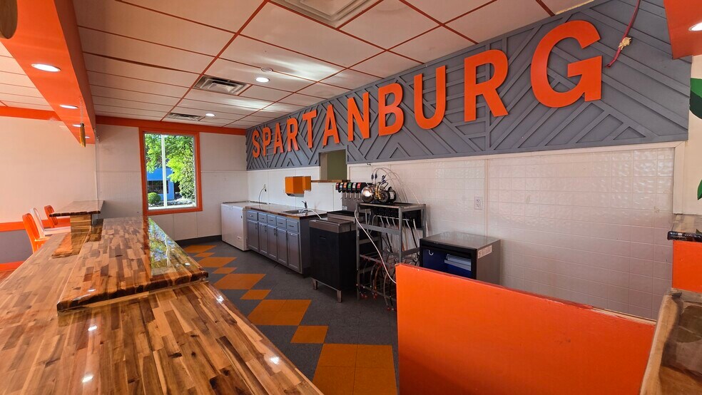 More Photos Of 98 Southport Rd, Spartanburg Restaurant For Lease